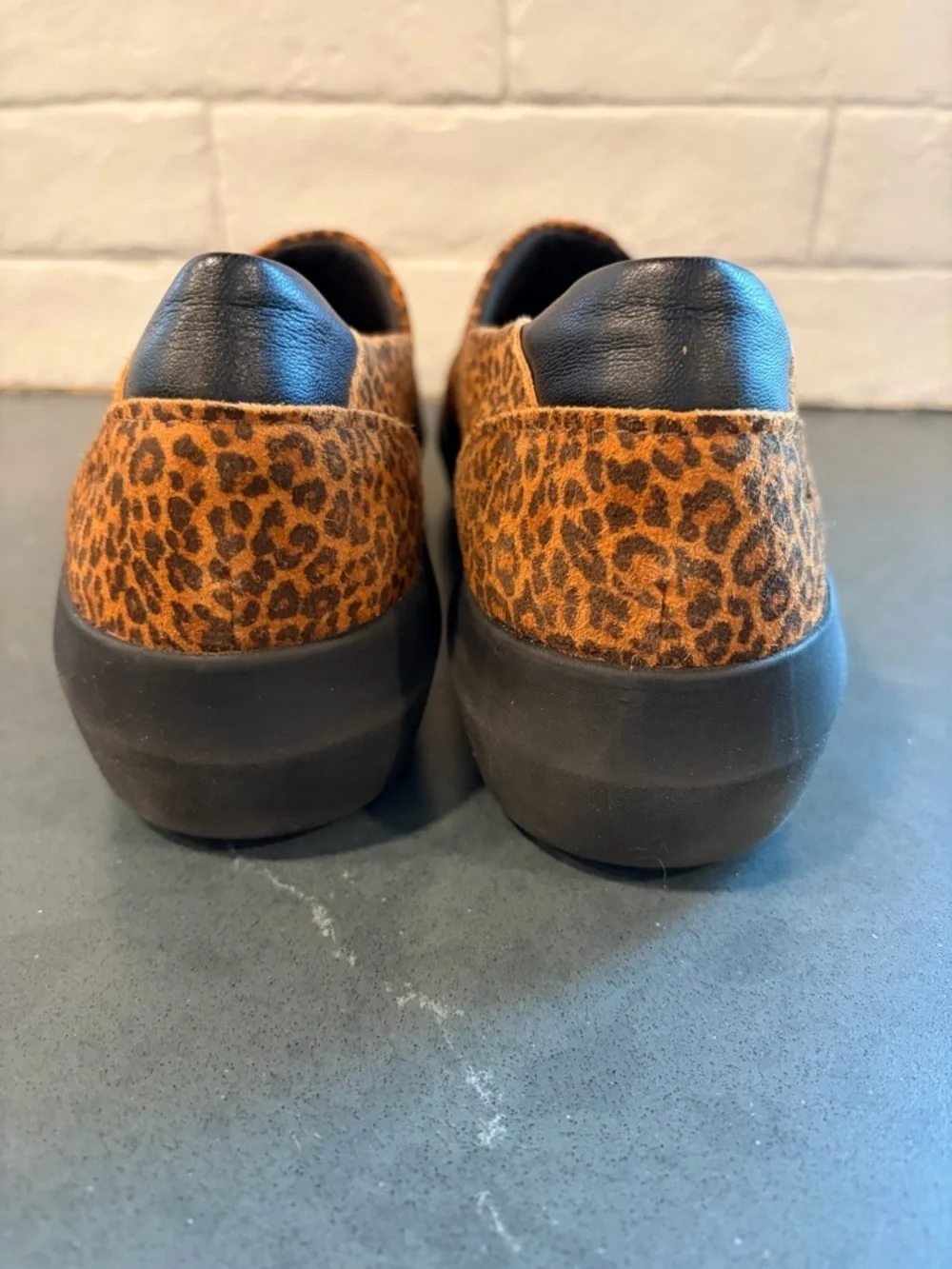 Clarks Collection sz 10 Kayleigh STep Cheetah Print leather Slip-On Shoes